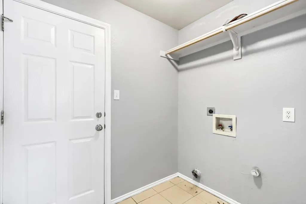 805 Debra Drive Taylor TX 76574