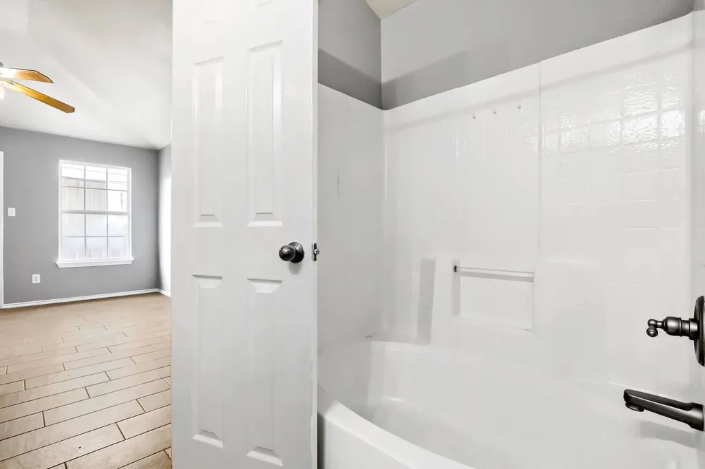 805 Debra Drive Taylor TX 76574