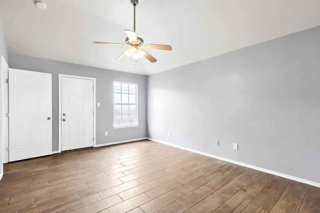 805 Debra Drive Taylor TX 76574