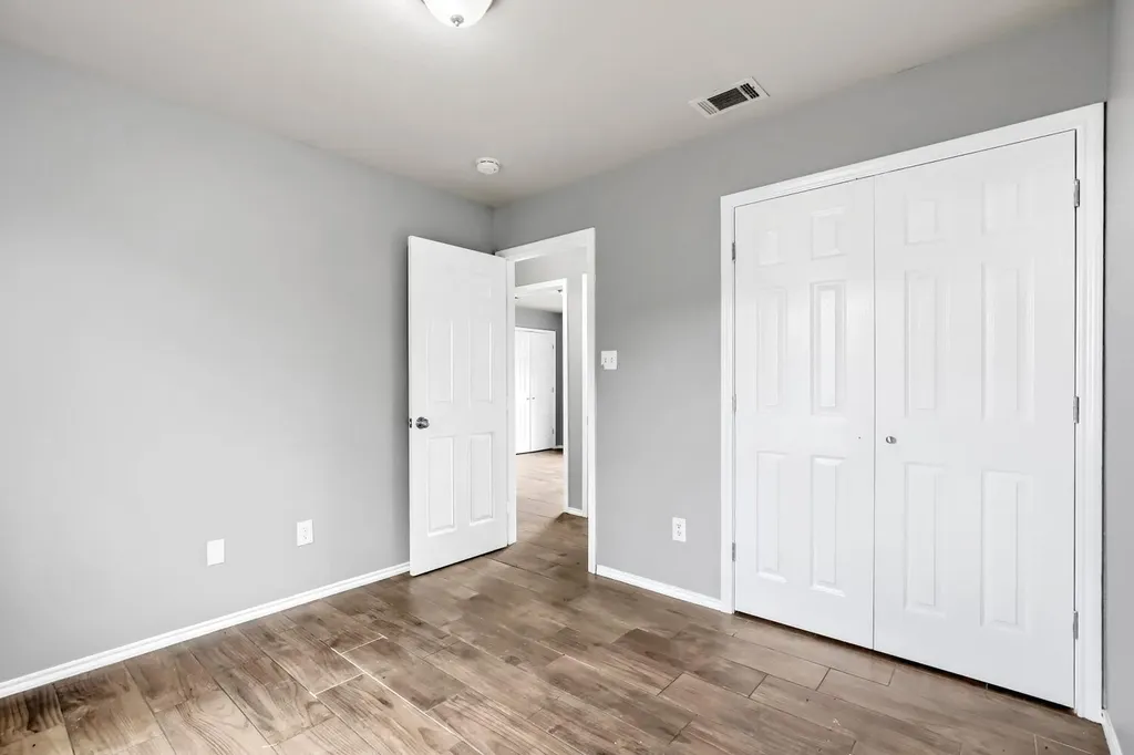 805 Debra Drive Taylor TX 76574