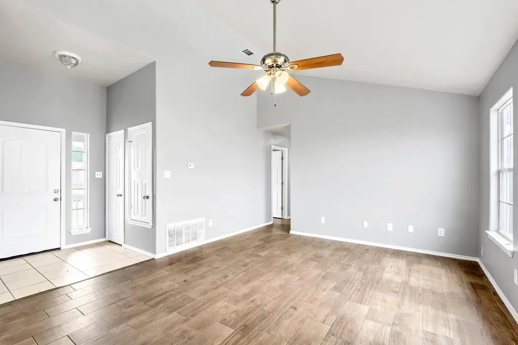 805 Debra Drive Taylor TX 76574