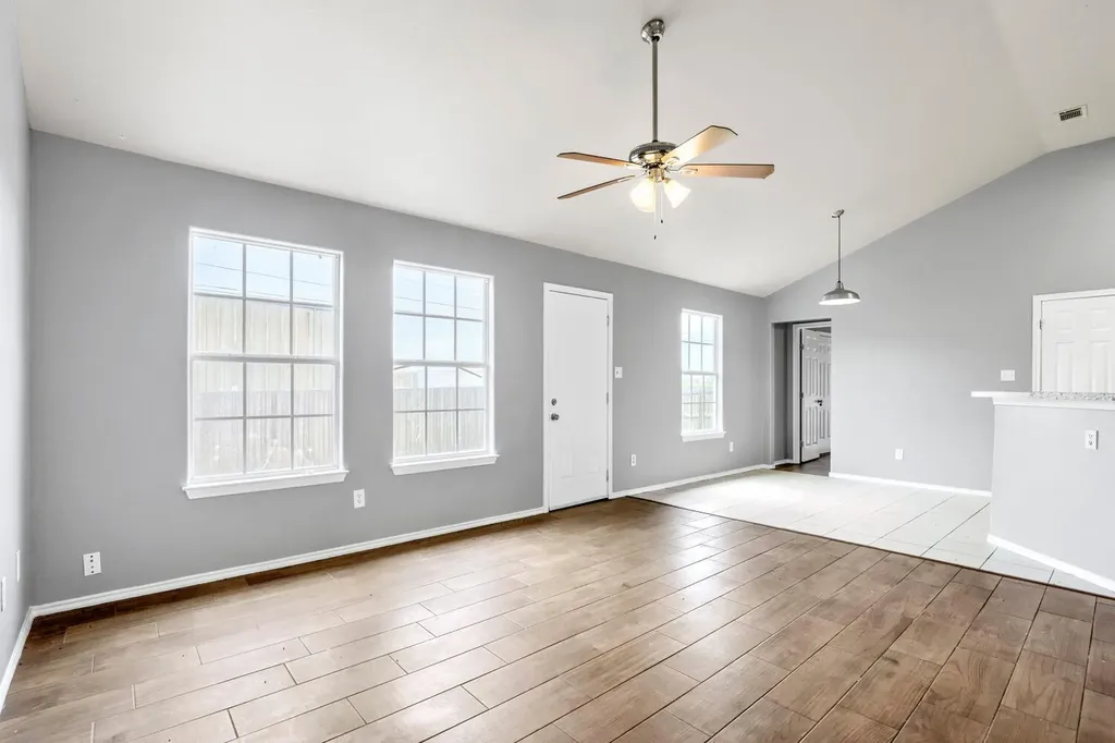 805 Debra Drive Taylor TX 76574