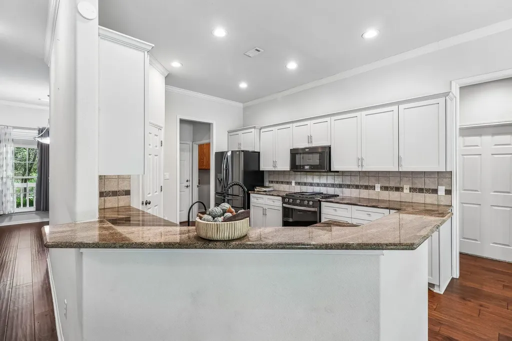 1065 Sunset Canyon Drive S Dripping Springs TX 78620