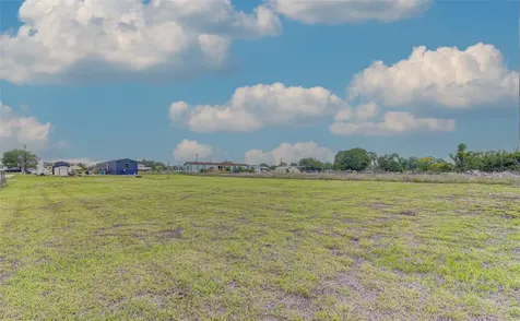 23 Summer Sun Cove Uhland TX 78640