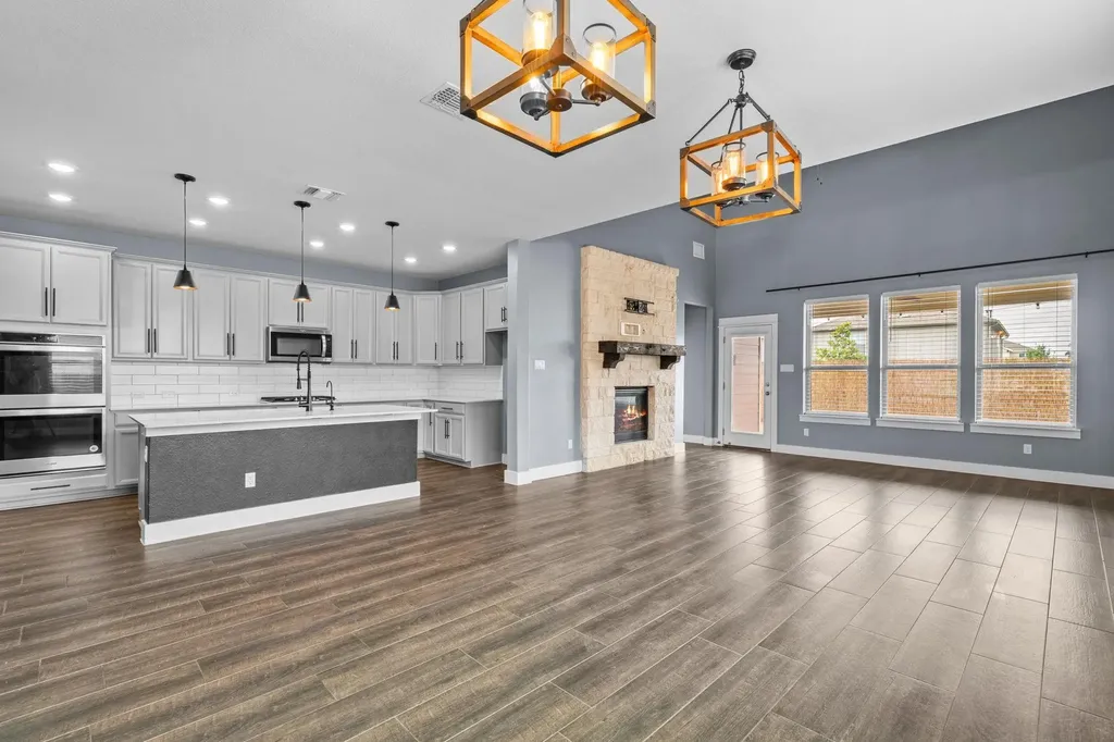 525 Compania Cove Liberty Hill TX 78642