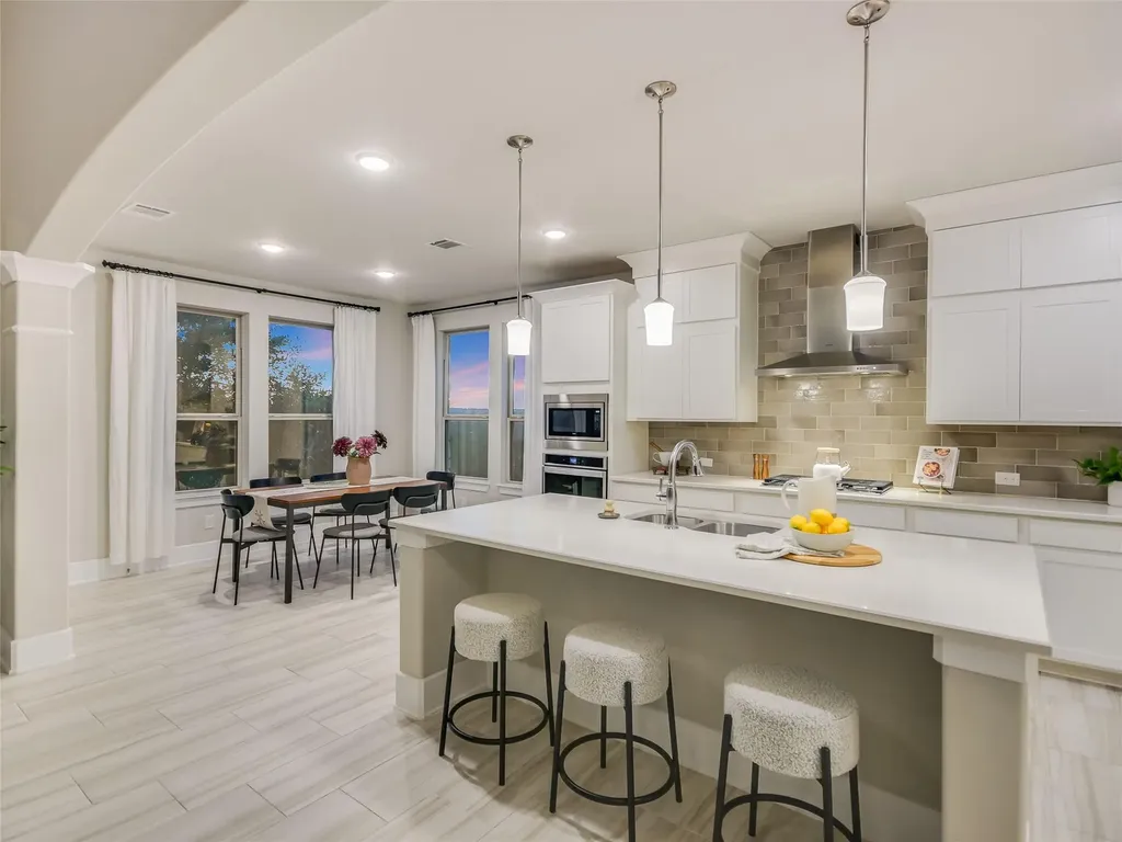 2610 Sunset Vista Circle Spicewood TX 78669