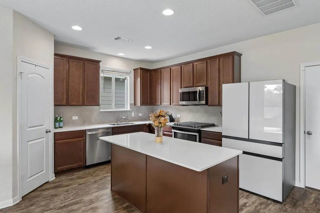 809 Whitman Avenue Georgetown TX 78626