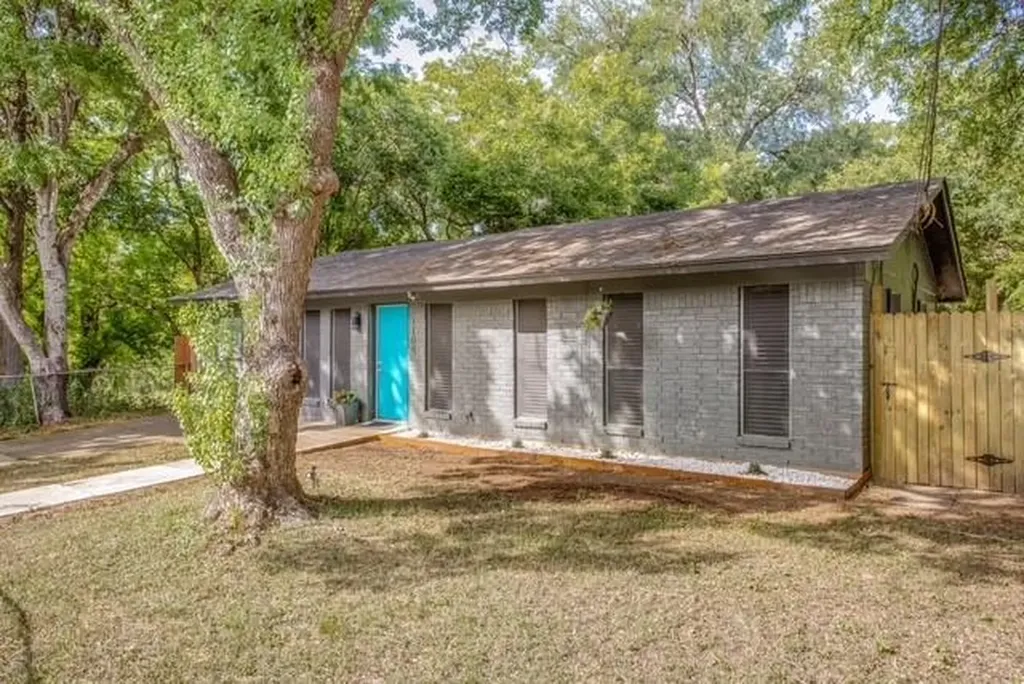 1109 Gardner Cove Austin TX 78721