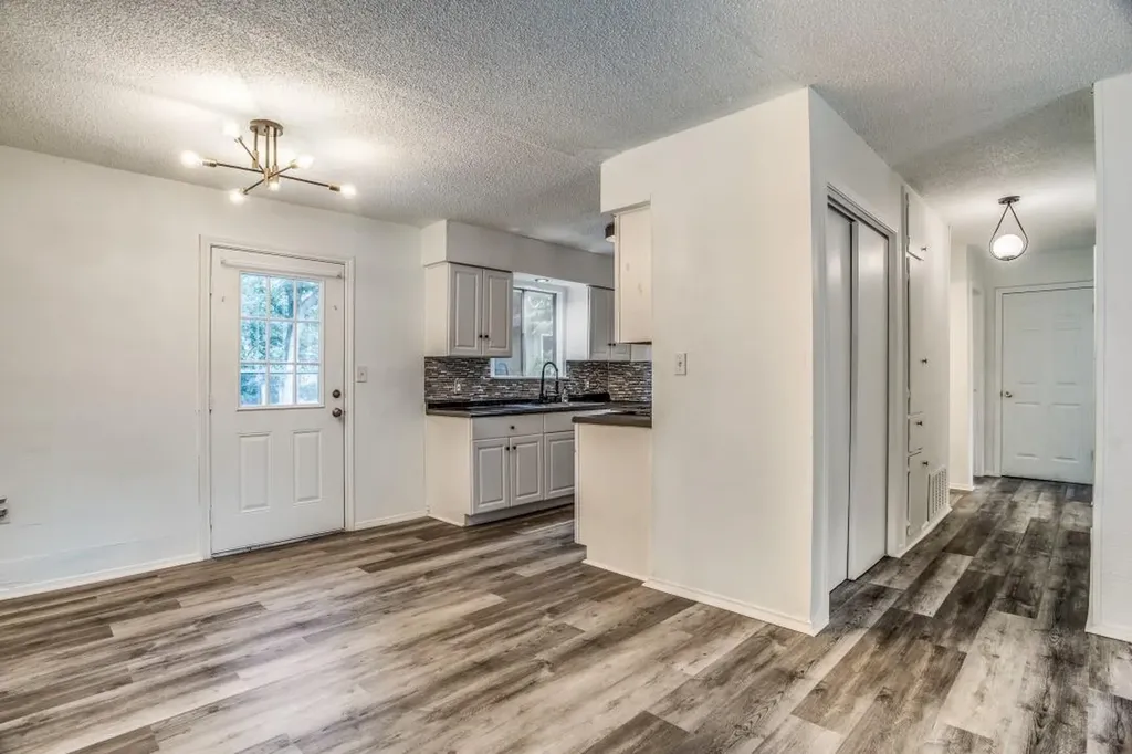 1109 Gardner Cove Austin TX 78721
