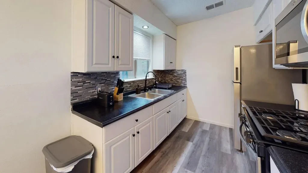 1109 Gardner Cove Austin TX 78721