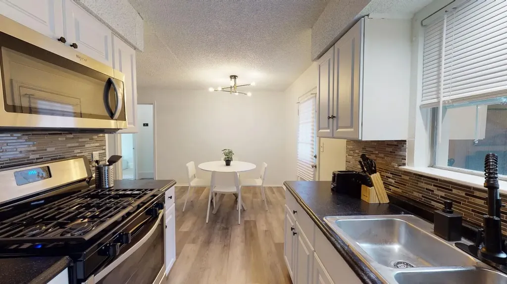 1109 Gardner Cove Austin TX 78721