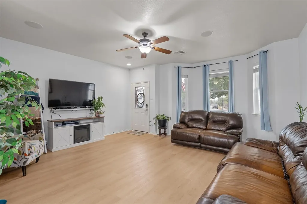 1316 Hensley Drive Leander TX 78641