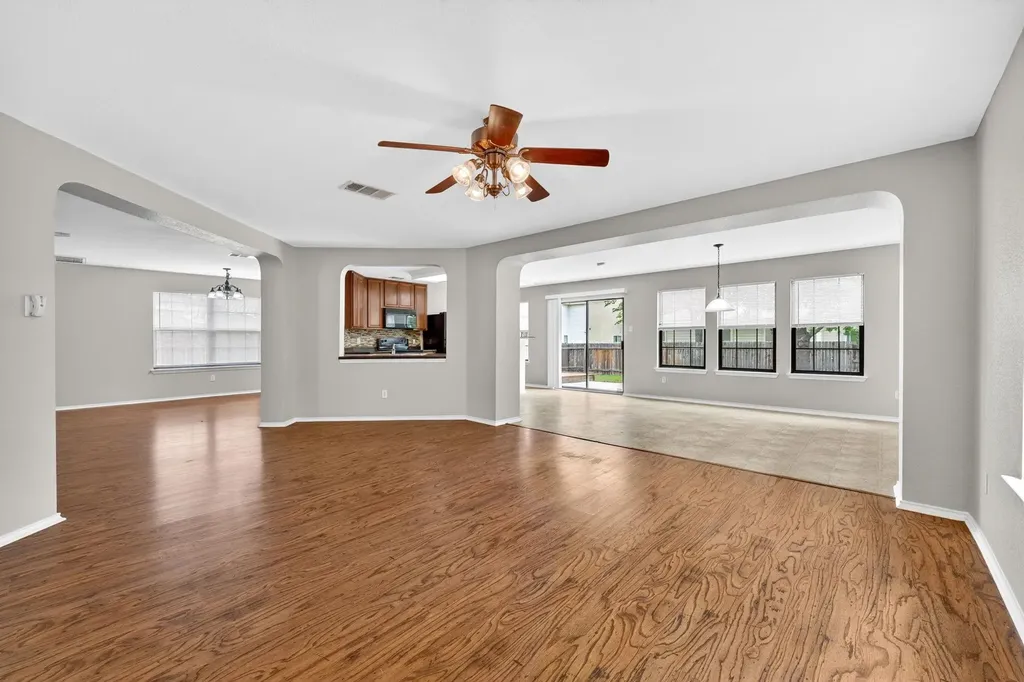 204 Lauren Loop Leander TX 78641