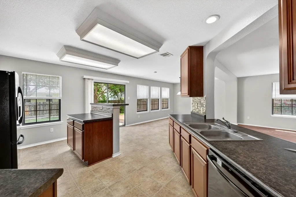 204 Lauren Loop Leander TX 78641