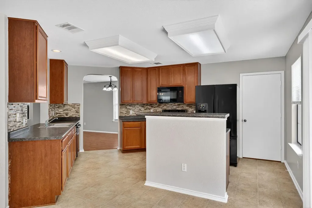 204 Lauren Loop Leander TX 78641