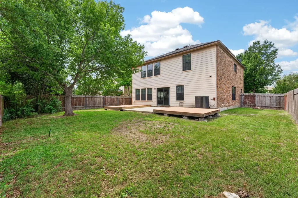 204 Lauren Loop Leander TX 78641