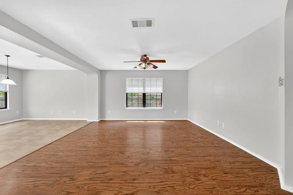 204 Lauren Loop Leander TX 78641