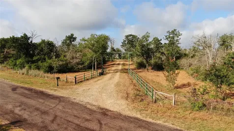 1004 22 Hills Road Gause TX 77857