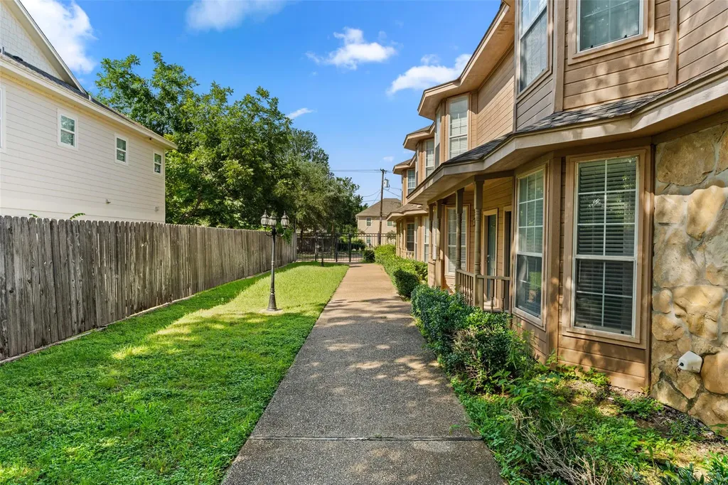 2009 S 10th Street Waco TX 76706