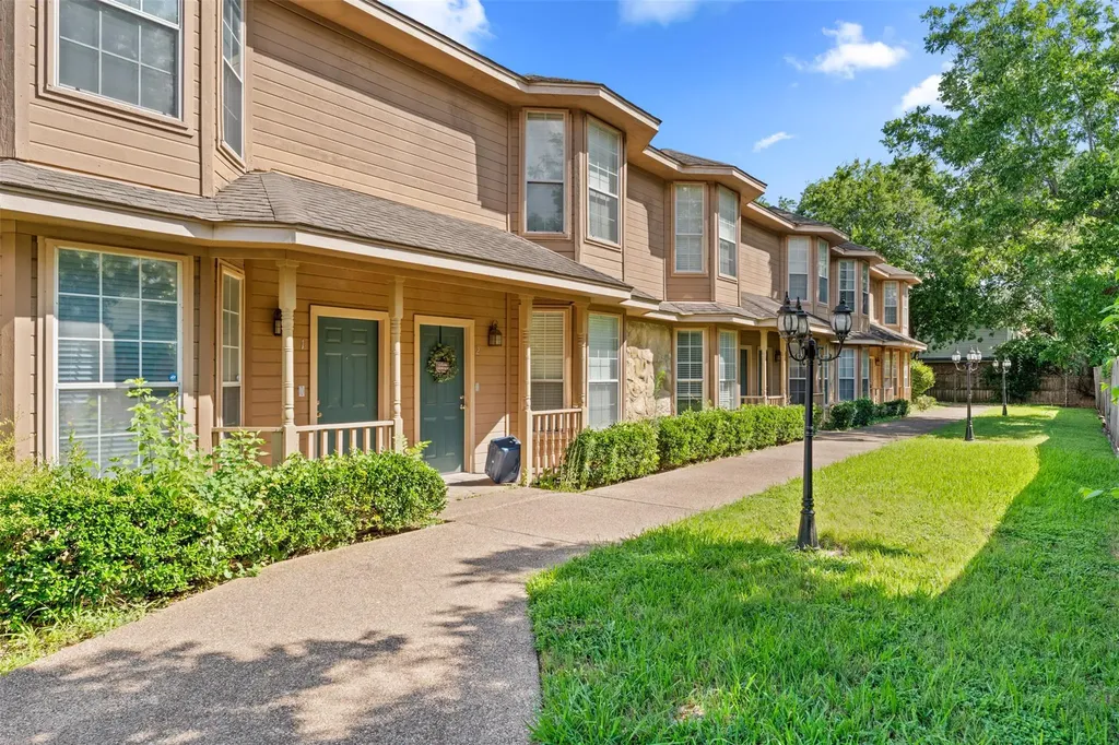 2009 S 10th Street Waco TX 76706