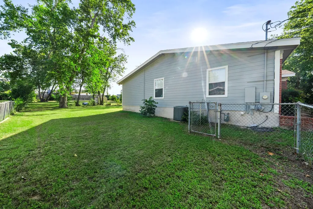 1905 Bissel Lane Austin TX 78745
