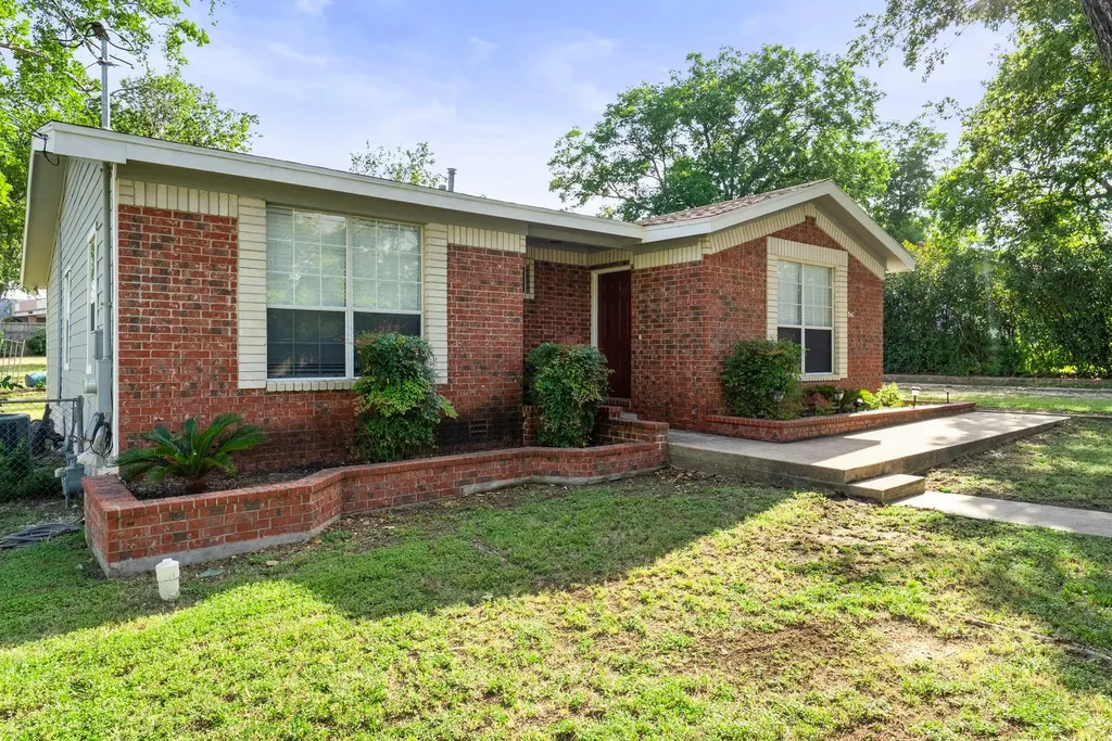 1905 Bissel Lane Austin TX 78745