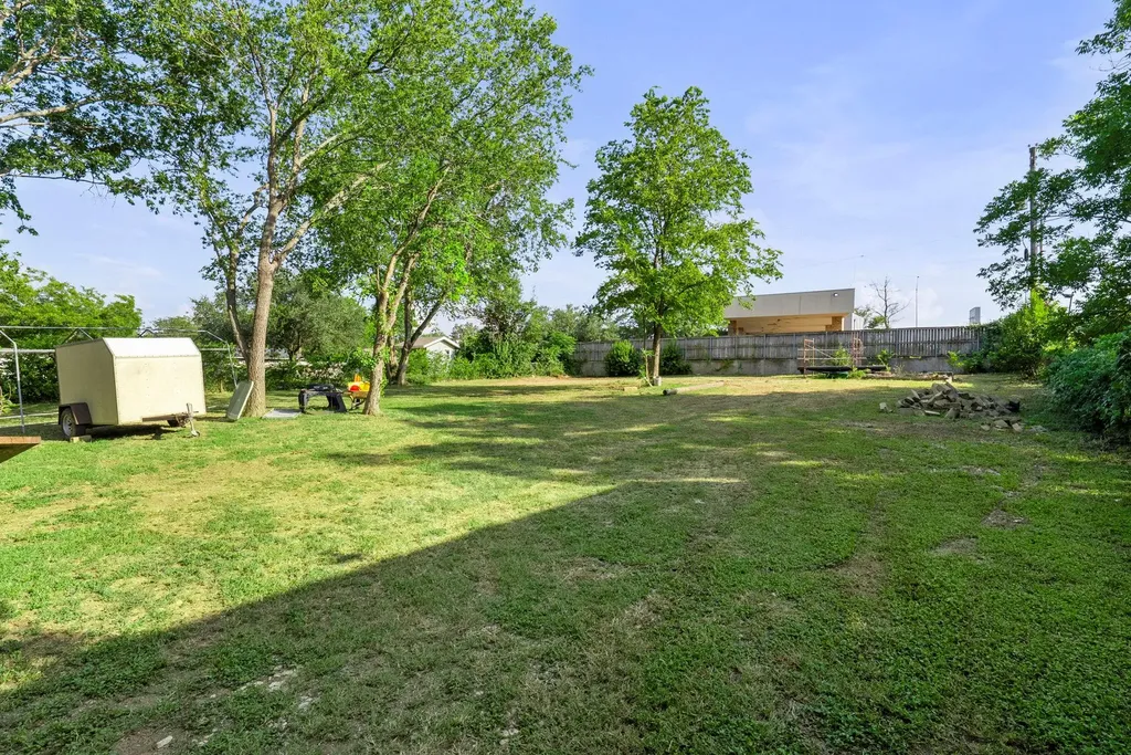 1905 Bissel Lane Austin TX 78745