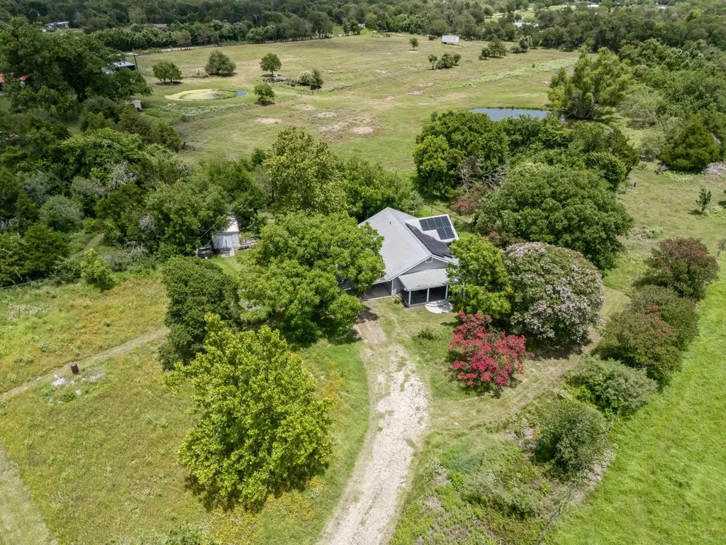 2089 Fm 1704 Elgin TX 78621