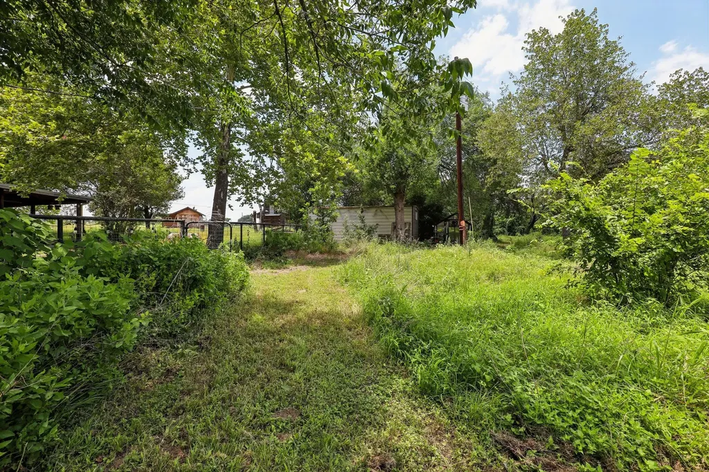 2089 Fm 1704 Elgin TX 78621