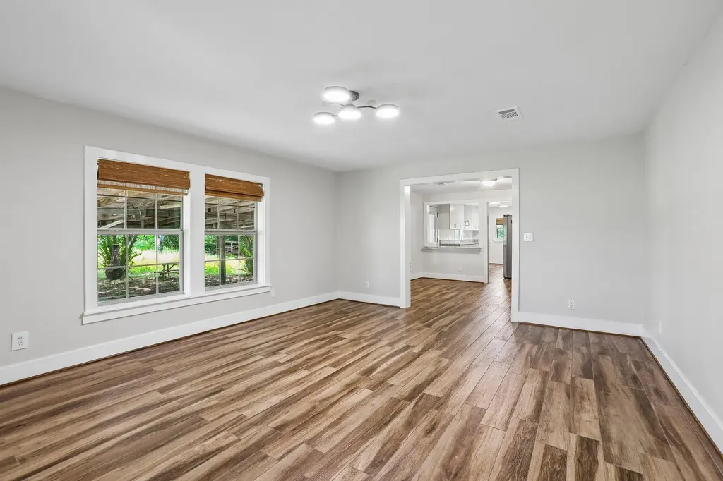 2089 Fm 1704 Elgin TX 78621