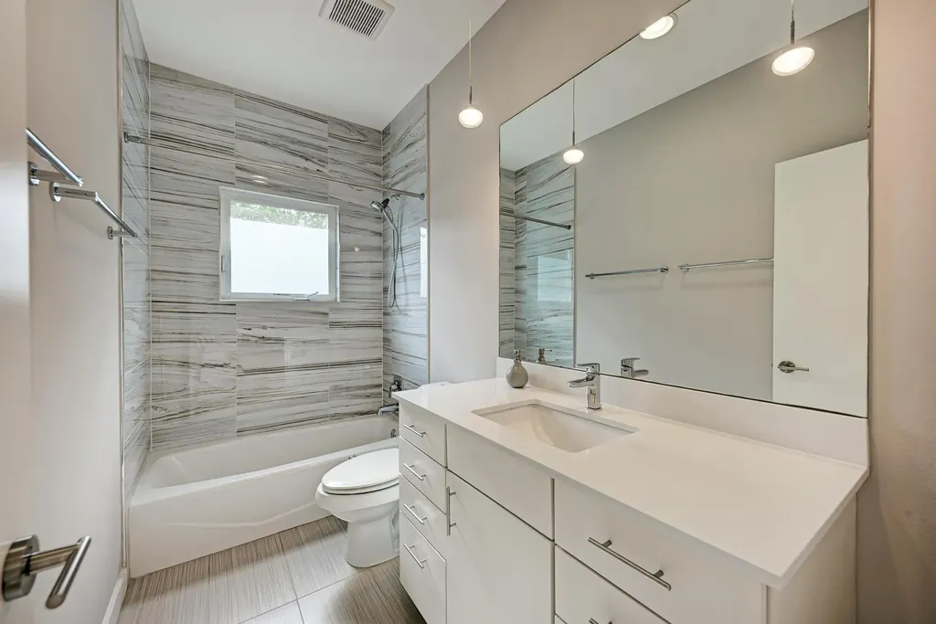 3008 E 14th 1/2 Street Austin TX 78702