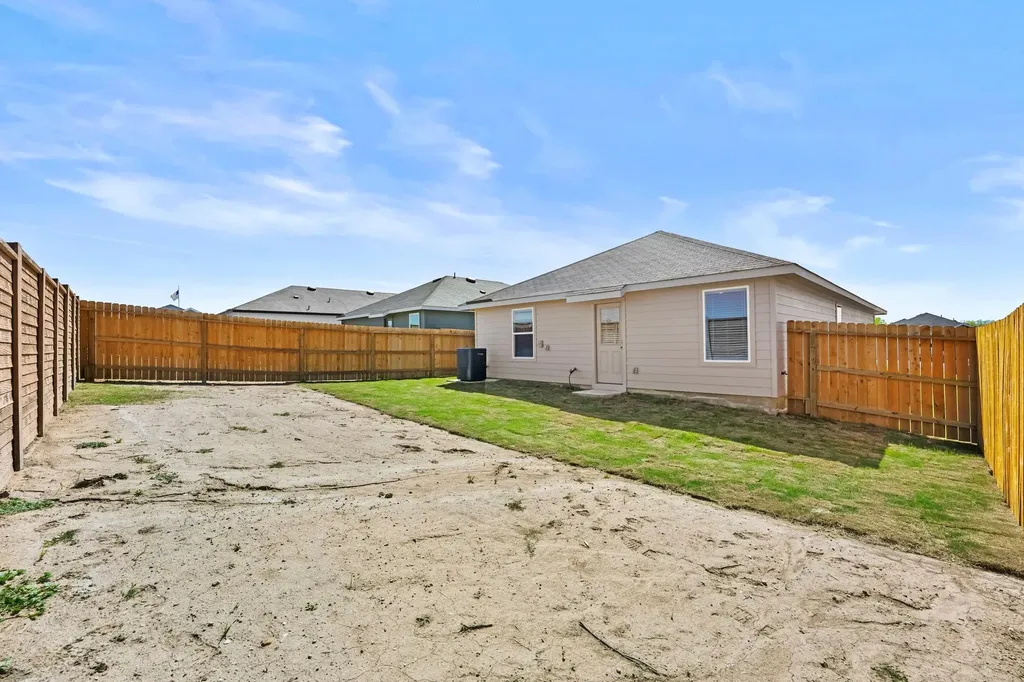 405 Wild Goose Drive Luling TX 78648