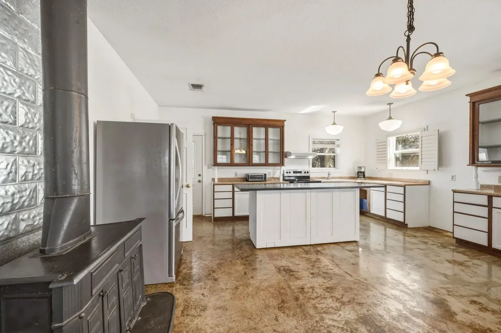 1301 Altwein Road Blanco TX 78606