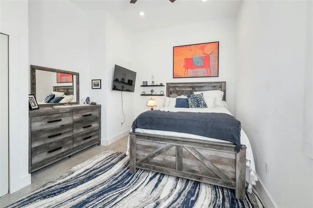 9114 290 W Highway Austin TX 78736