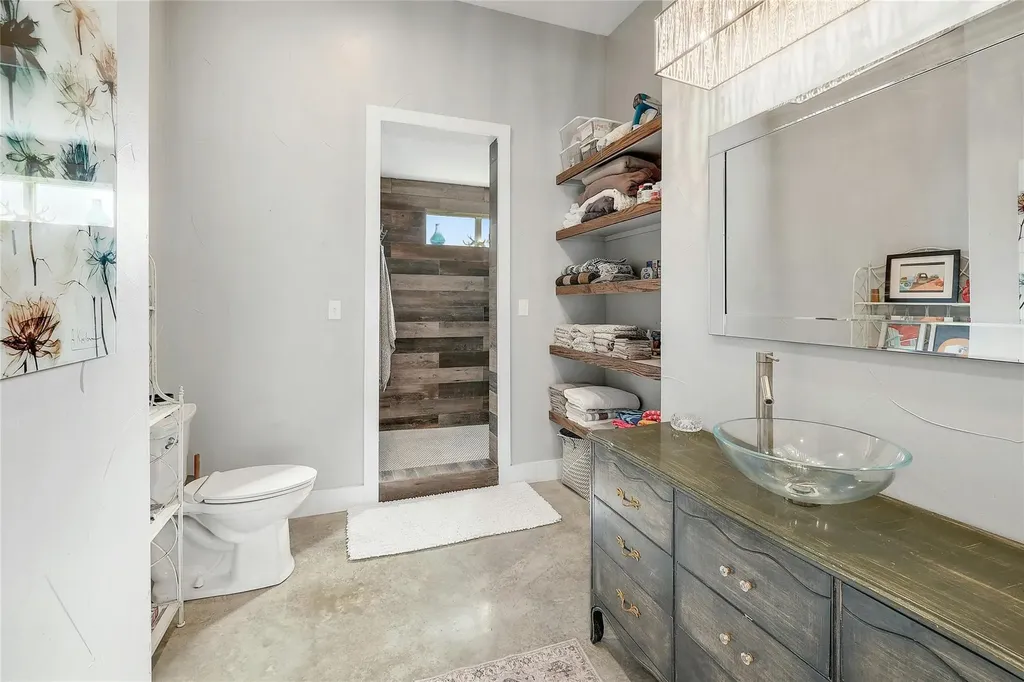 9114 290 W Highway Austin TX 78736