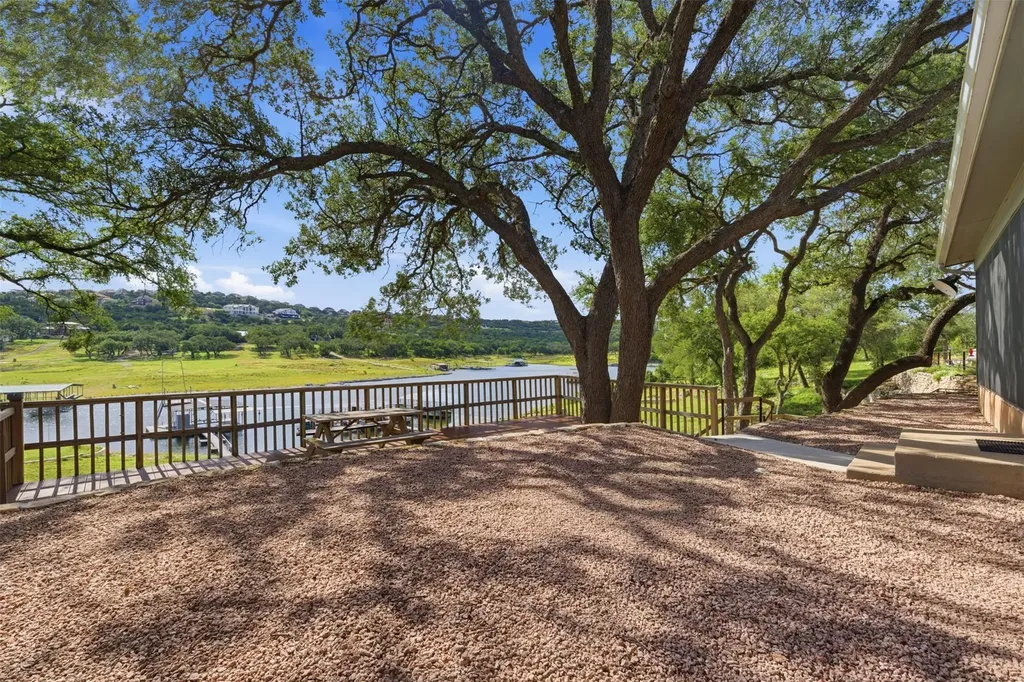 20200 Barnett Glenn Road Spicewood TX 78669