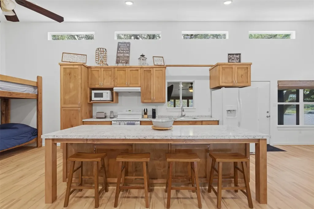 20200 Barnett Glenn Road Spicewood TX 78669