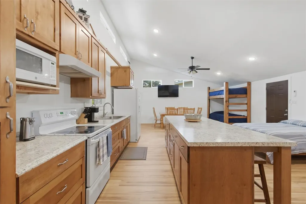 20200 Barnett Glenn Road Spicewood TX 78669