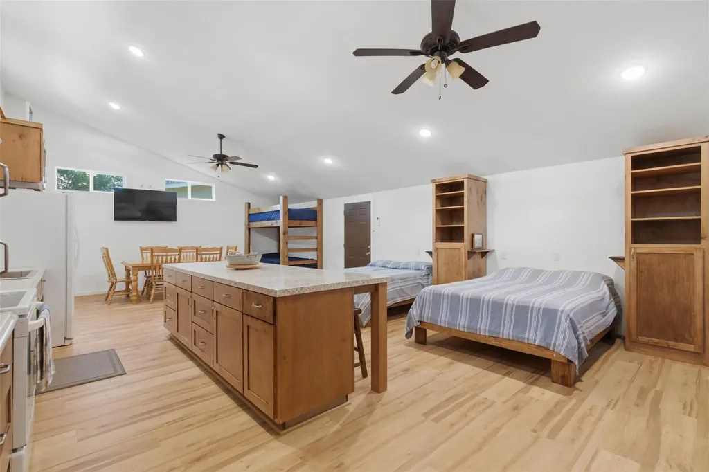20200 Barnett Glenn Road Spicewood TX 78669