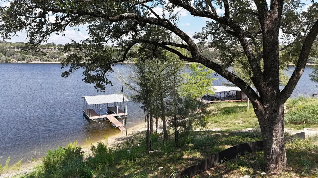 1015-1017 Lake Shore Lot 72&73 Drive Spicewood TX 78669