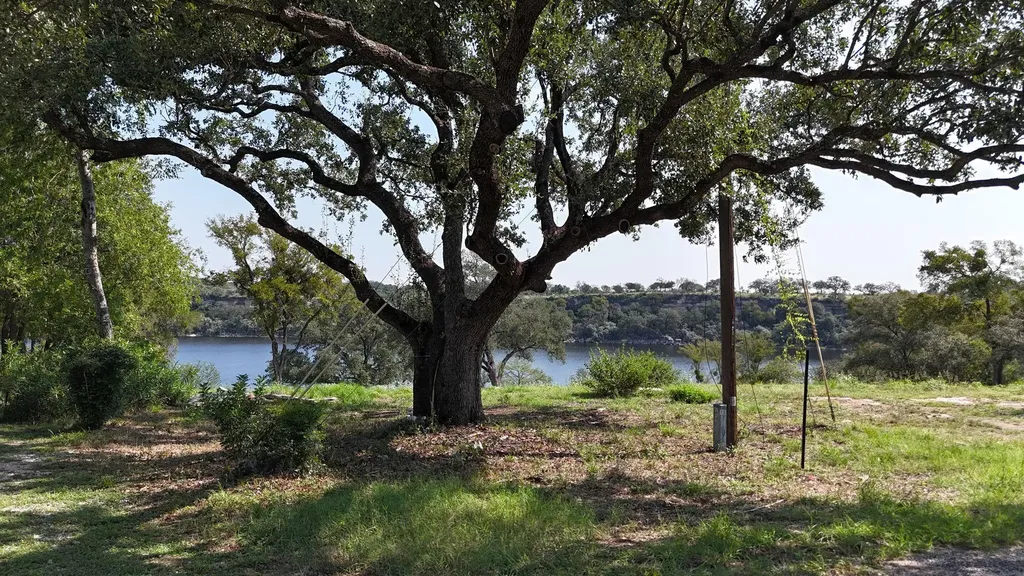 1015-1017 Lake Shore Lot 72&73 Drive Spicewood TX 78669