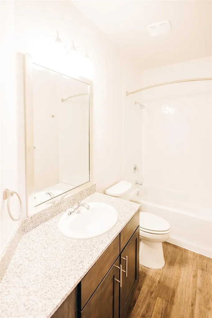 7051 Meadow Lake Boulevard Austin TX 78744