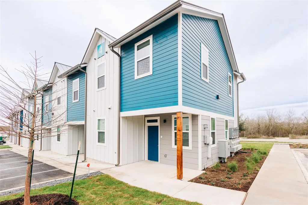 7051 Meadow Lake Boulevard Austin TX 78744