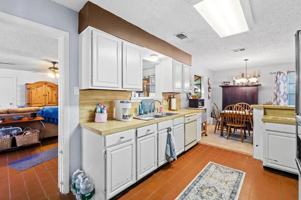 103 S Laurelwood Drive S Austin TX 78733