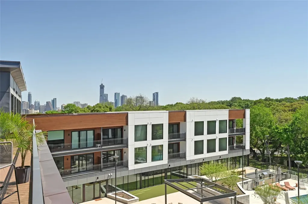2209 S 1st. Street Austin TX 78704