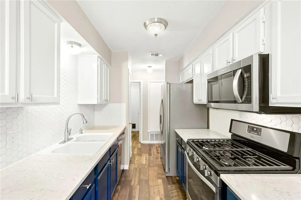 9708 Moorberry Street Austin TX 78729