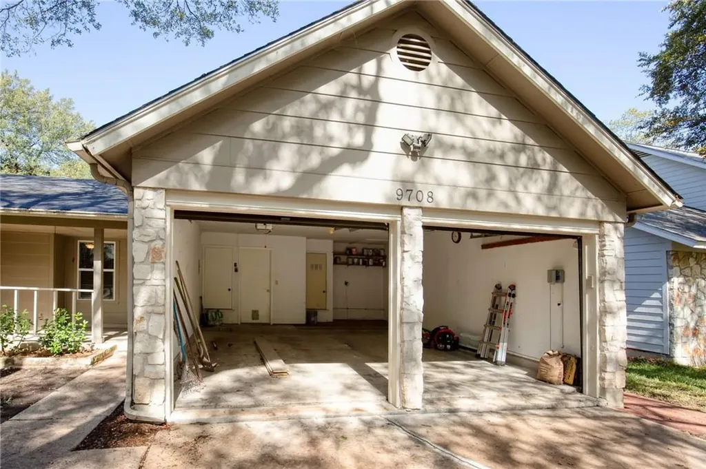 9708 Moorberry Street Austin TX 78729