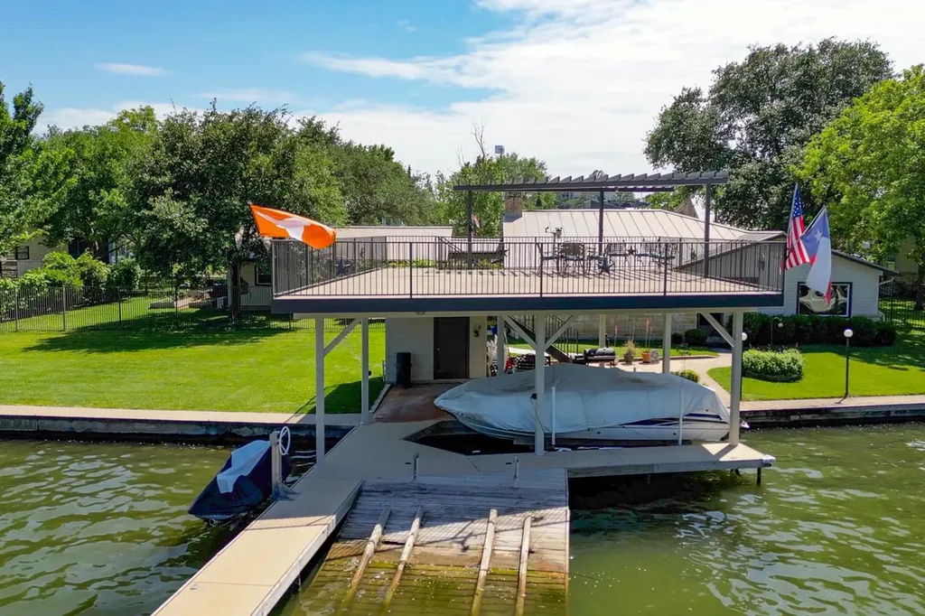 213 Lakeview Sunrise Beach TX 78643