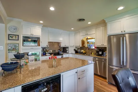 213 Lakeview Sunrise Beach TX 78643