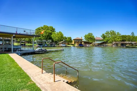 213 Lakeview Sunrise Beach TX 78643